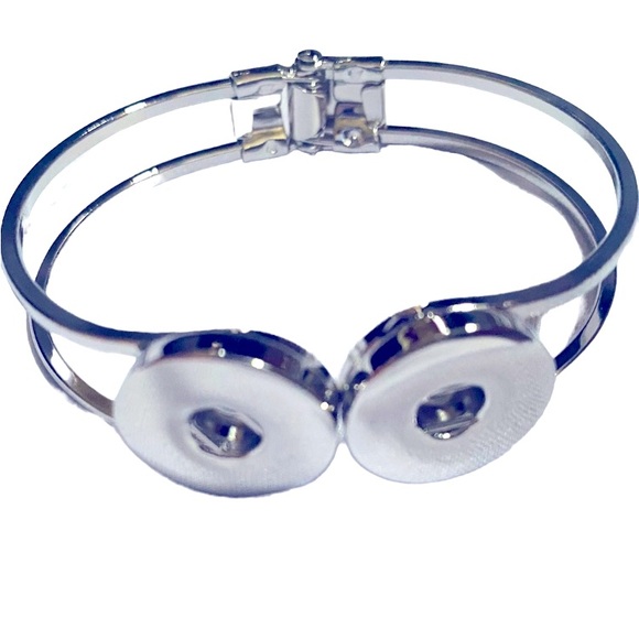 Jewelry - Double snap jewelry bracelet